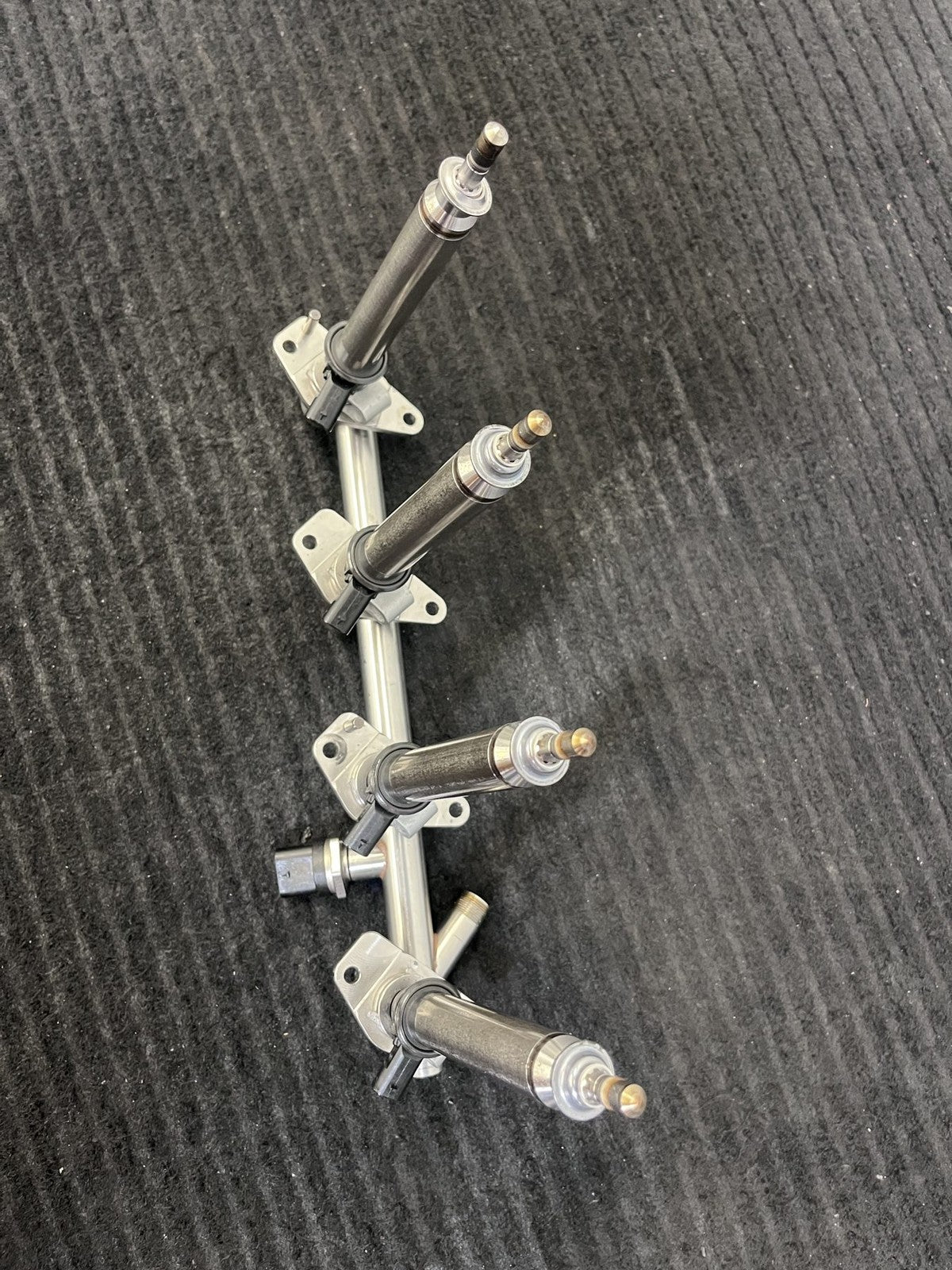 2015-2019 Mercedes-Benz C300 GLC300 E300 Fuel Rail 4 Injectors OEM A2740700995 - eBay image 5