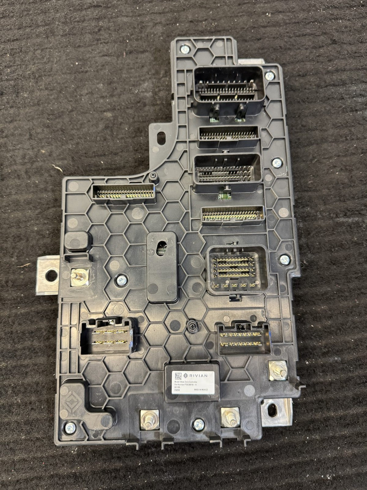 2025-2026 Rivian R1T R1S Gen 2 West Zone Controller OEM PT00390761-K - eBay image 3
