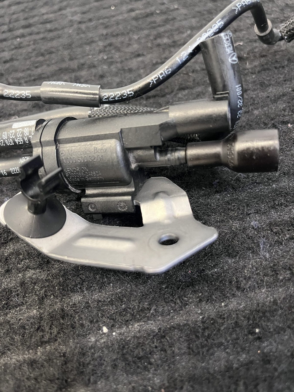 Mercedes-Benz Turbo Vacuum Solenoid Valves Lines OEM A0001532000 A0005003201 - eBay image 4