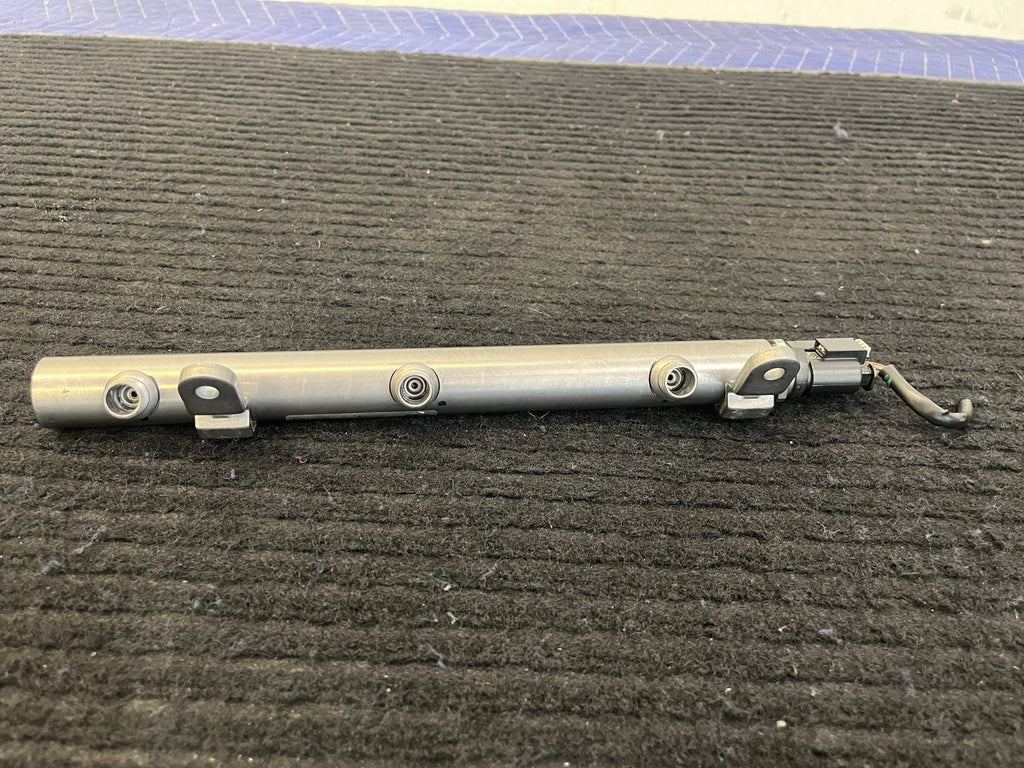 2010-2022 Mercedes-Benz Sprinter OM642 Right Fuel Rail OEM A6420703095 - eBay image 3
