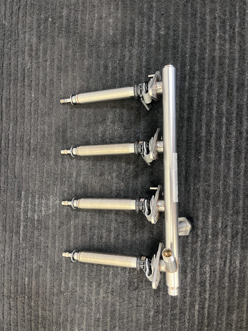 2015-2019 Mercedes-Benz C300 GLC300 E300 Fuel Rail 4 Injectors OEM A2740700995 - eBay image 3