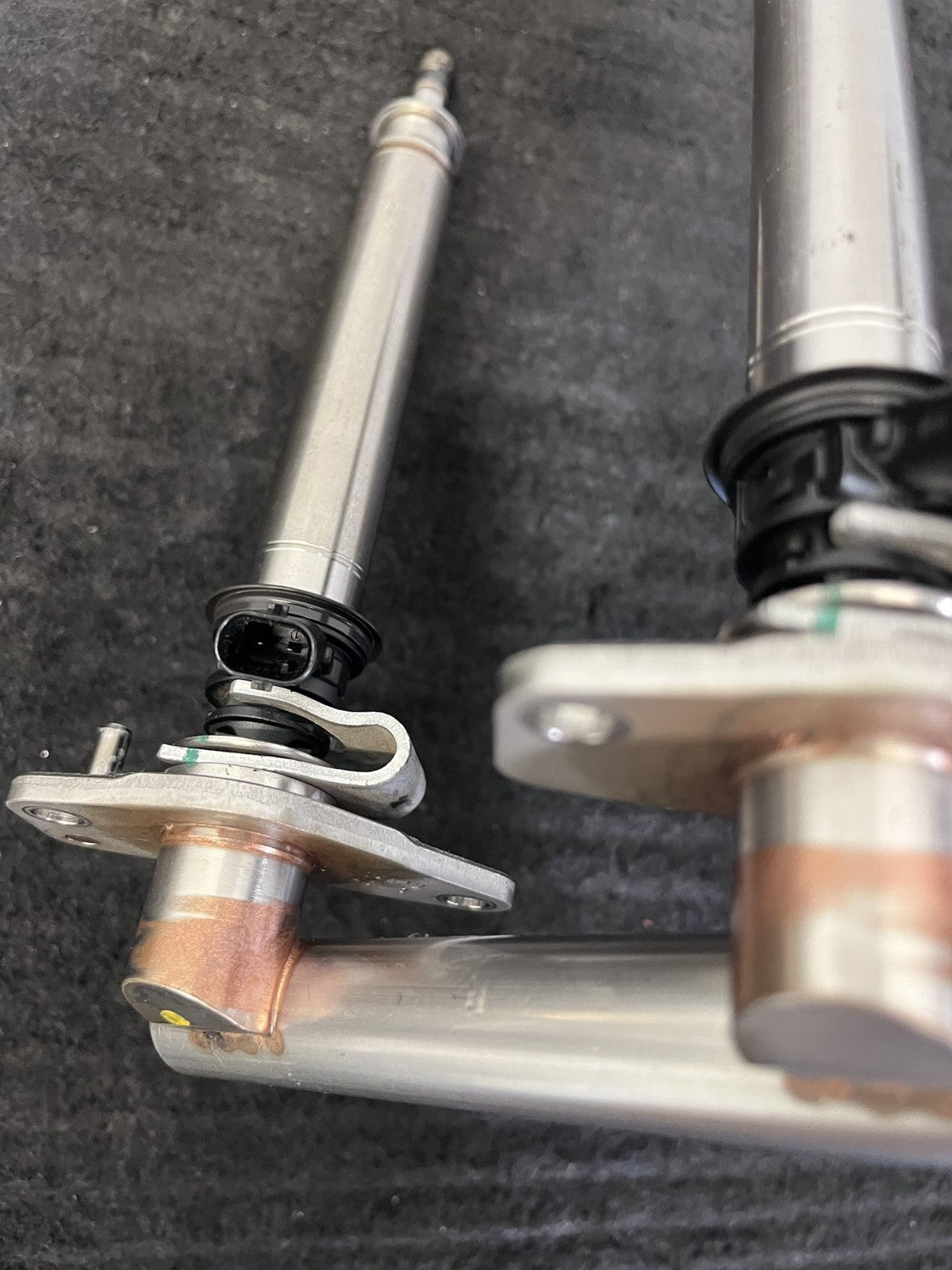 2015-2019 Mercedes-Benz C300 GLC300 E300 Fuel Rail 4 Injectors OEM A2740700995 - eBay image 9