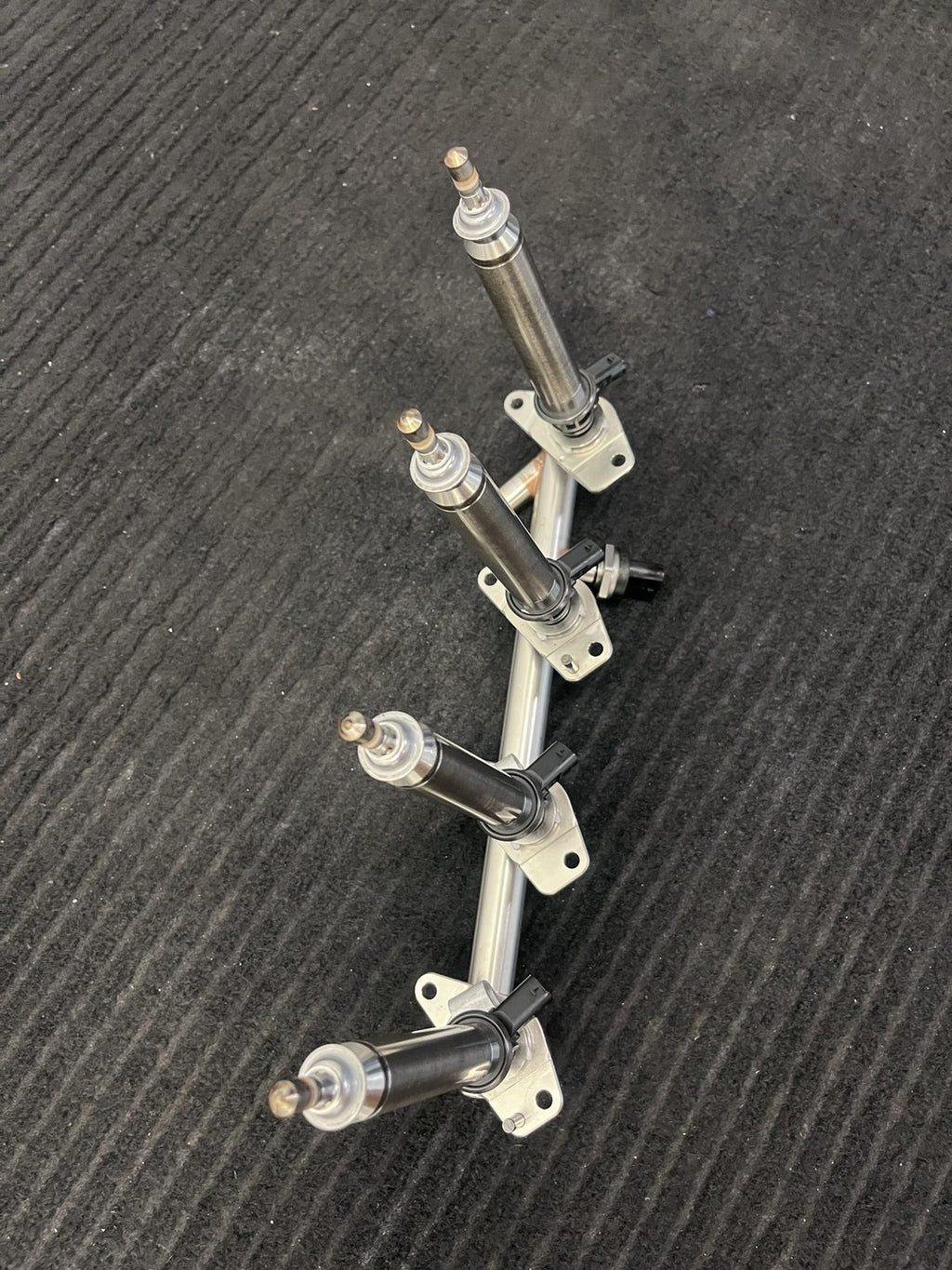 2015-2019 Mercedes-Benz C300 GLC300 E300 Fuel Rail 4 Injectors OEM A2740700995 - eBay image 4