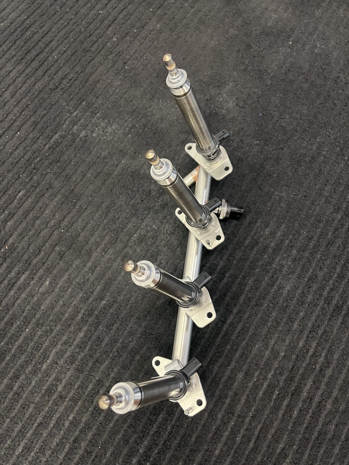 2015-2019 Mercedes-Benz C300 GLC300 E300 Fuel Rail 4 Injectors OEM A2740700995 - eBay image 4