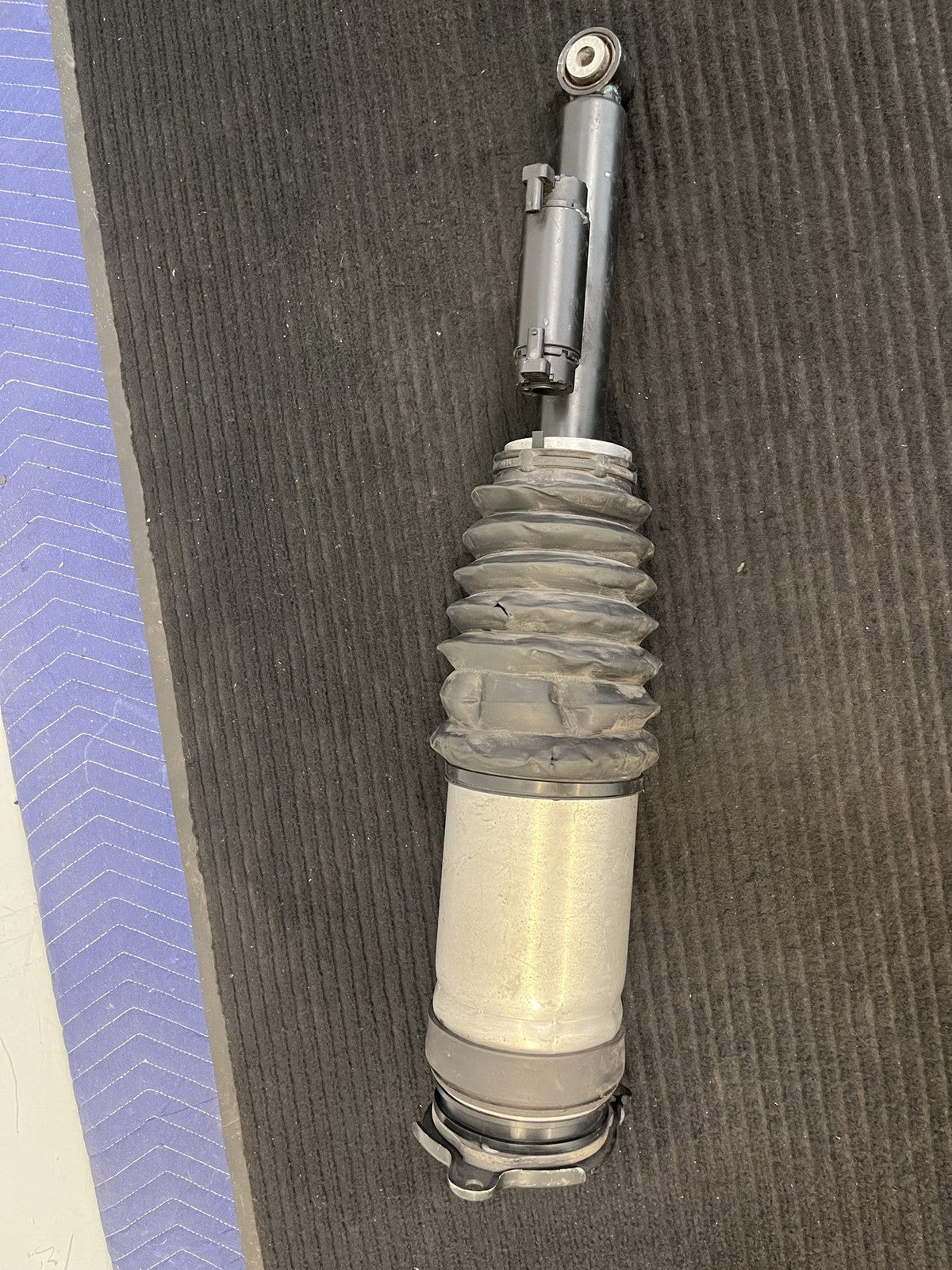 2016-2020 Tesla Model S Rear Right Air Suspension Shock Strut OEM 1066466-00-C - eBay image 12