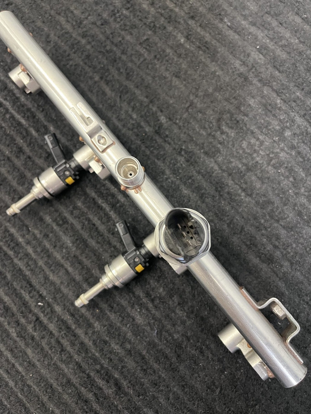 2012-15 Mercedes-Benz C250 SLK250 Fuel Rail 2 Injectors Damaged OEM A2710705495 - eBay image 6