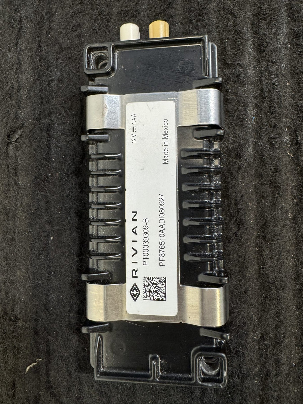 2022-2024 Rivian R1T R1S Dash Antenna Amplifier Module OEM PT00039309-B - eBay image 2