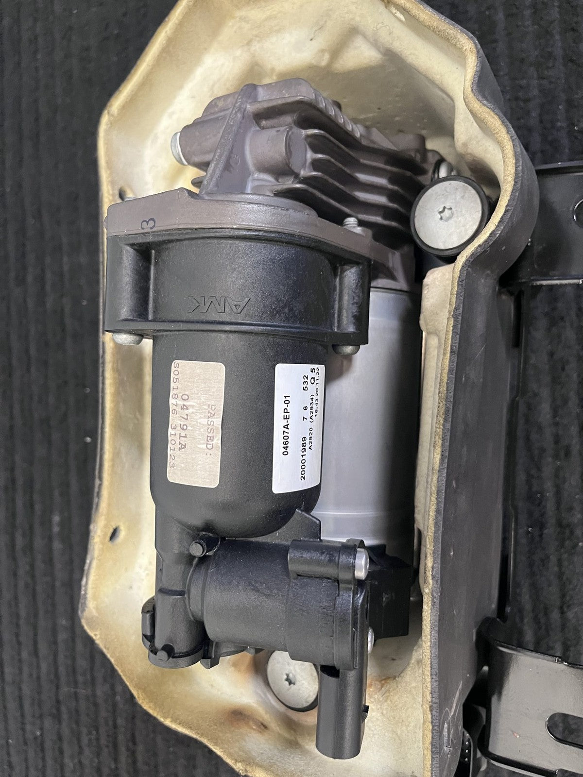 2022-2024 Rivian R1T R1S Air Suspension Pump Valve Block Used OEM PT00003024-L - eBay image 3