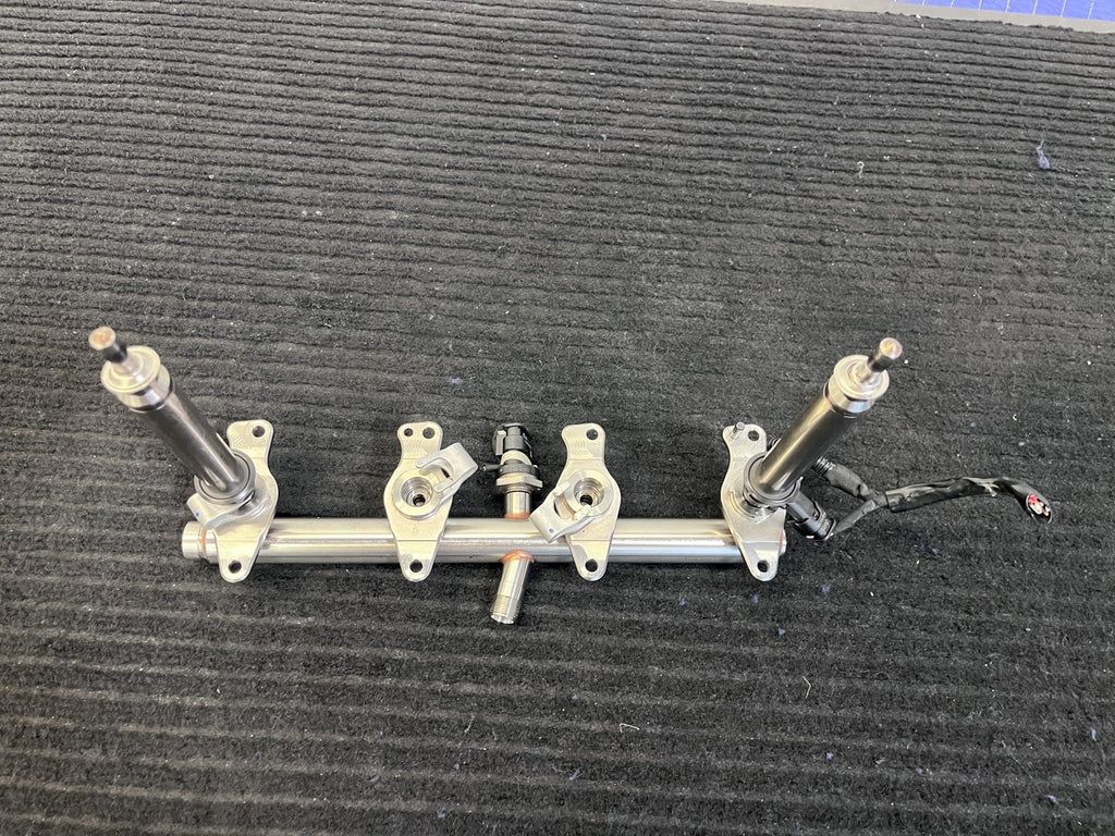 2015-2021 Mercedes-Benz AMG M177 V8 Fuel Rail 2 Injectors OEM A1770706600 - eBay image 4