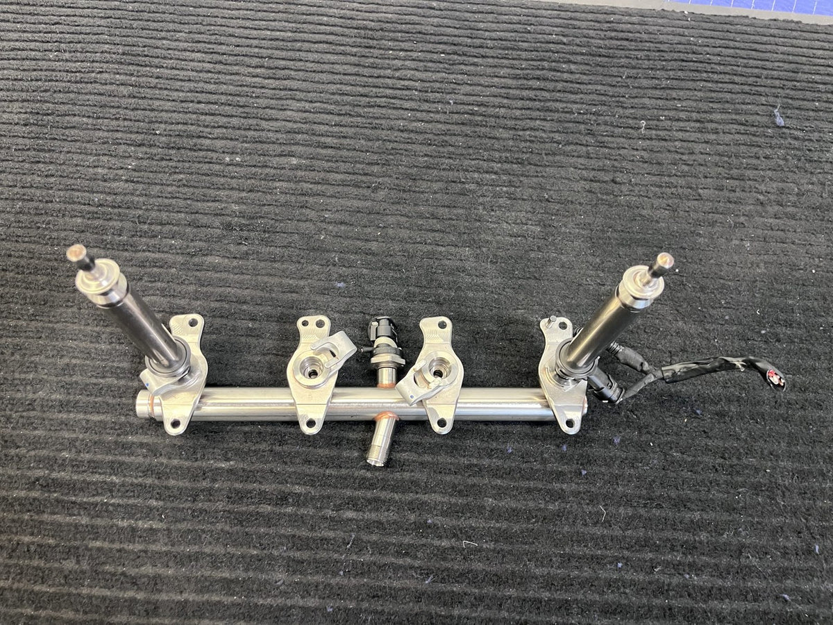 2015-2021 Mercedes-Benz AMG M177 V8 Fuel Rail 2 Injectors OEM A1770706600 - eBay image 4