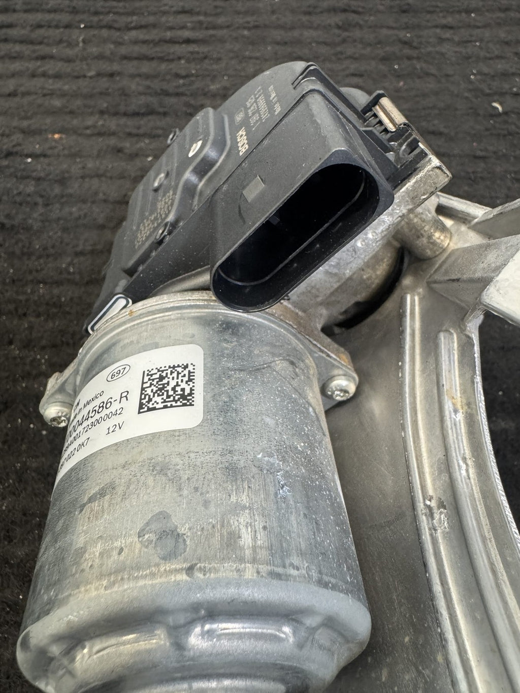 2022 Rivian Edv-700 Front Left Windshield Wiper Motor OEM PT00044586-R - eBay image 3