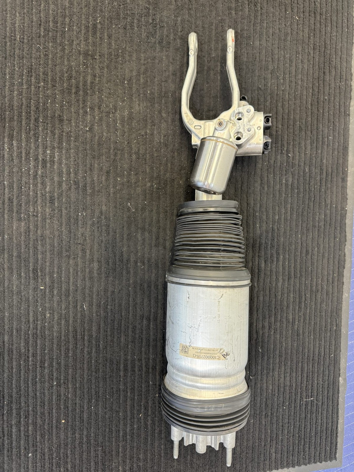 2022-2024 Rivian R1T Front Left Air Suspension Strut OEM C100002751-G - eBay image 1