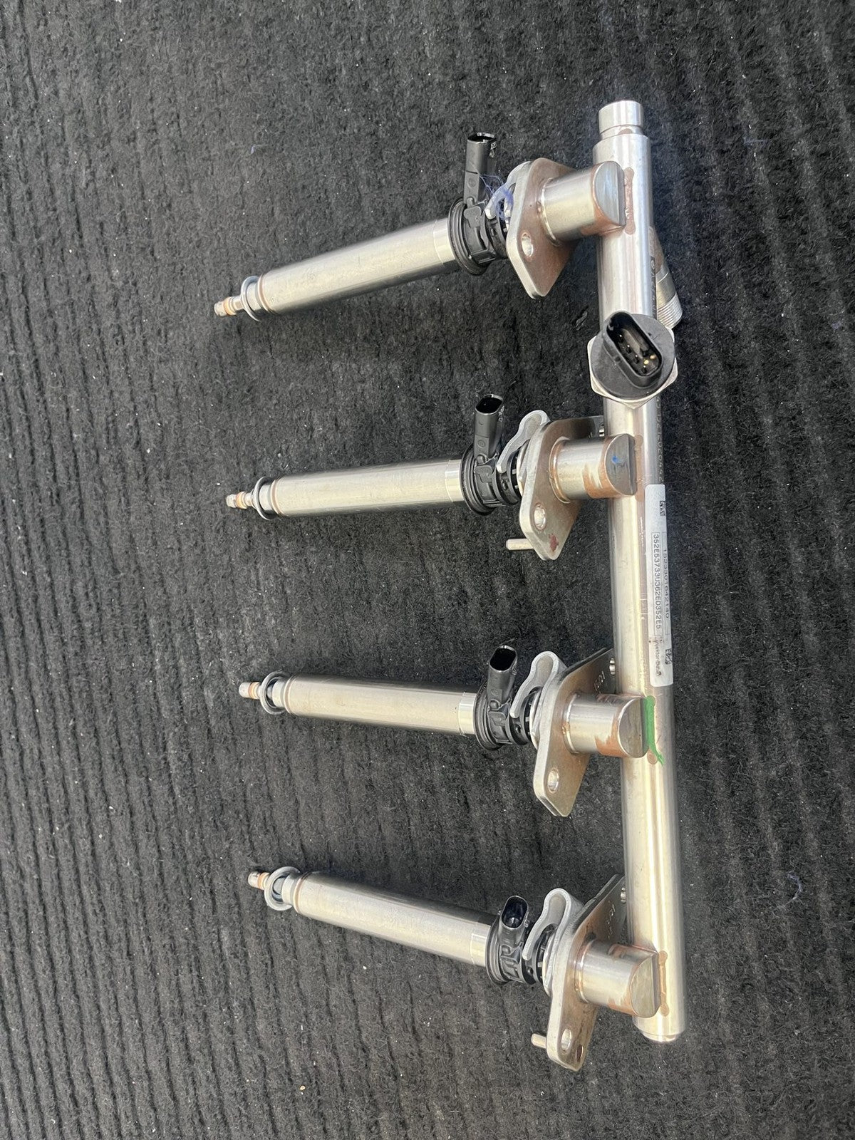 2015-2019 Mercedes-Benz C300 GLC300 E300 Fuel Rail 4 Injectors OEM A2740700995 - eBay image 4