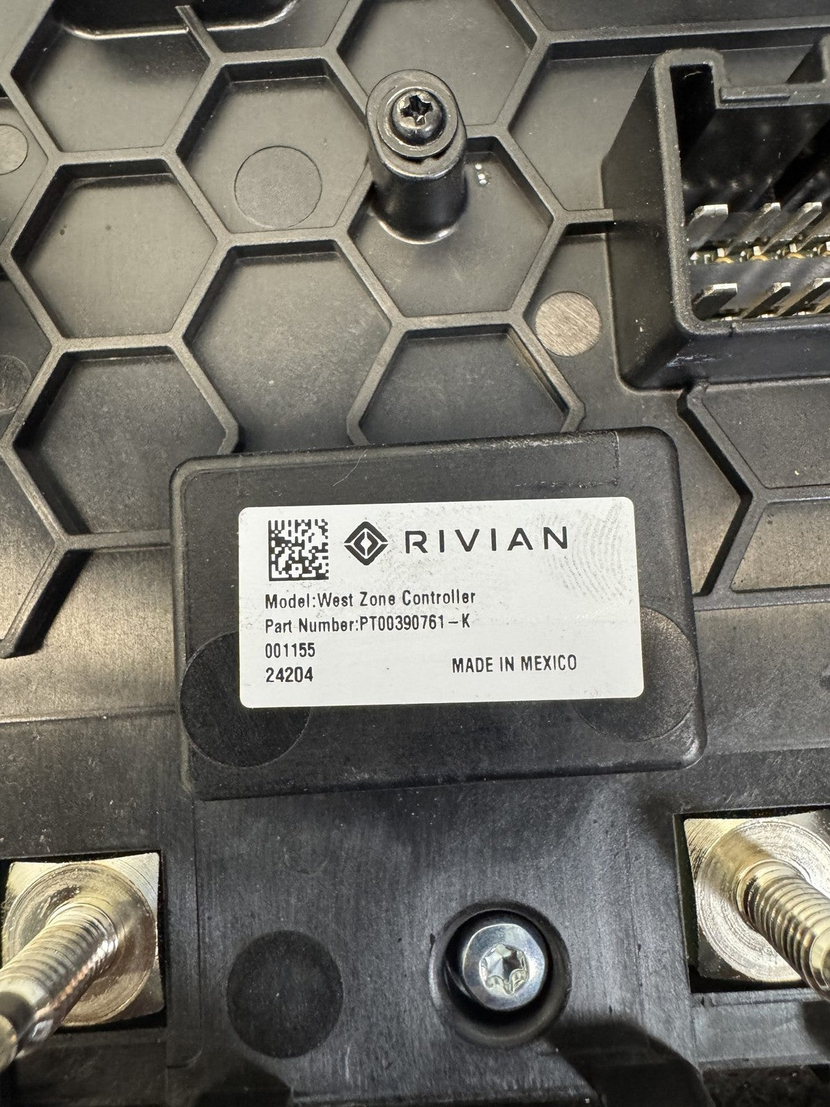 2025-2026 Rivian R1T R1S Gen 2 West Zone Controller OEM PT00390761-K - eBay image 2
