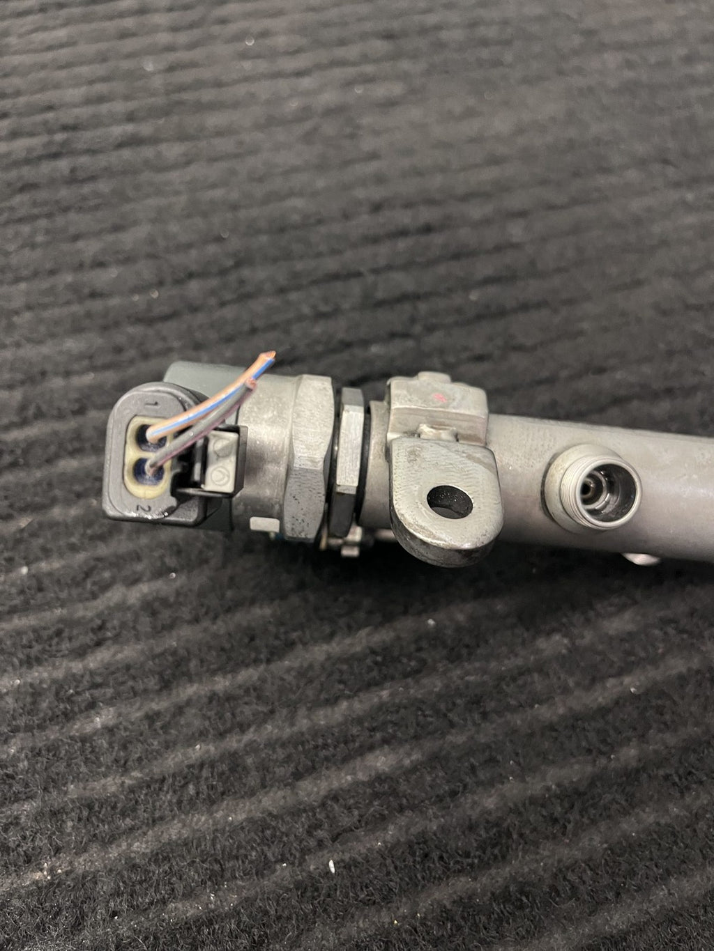 2010-2022 Mercedes-Benz Sprinter OM642 Left Fuel Rail OEM A6420702795 - eBay image 4