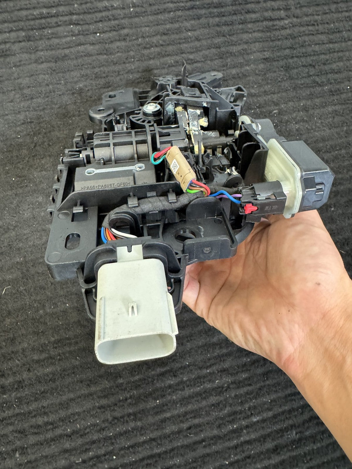 2022-2024 Rivian R1T R1S Front Left Exterior Door Handle OEM PT00002453-M-006 - eBay image 5