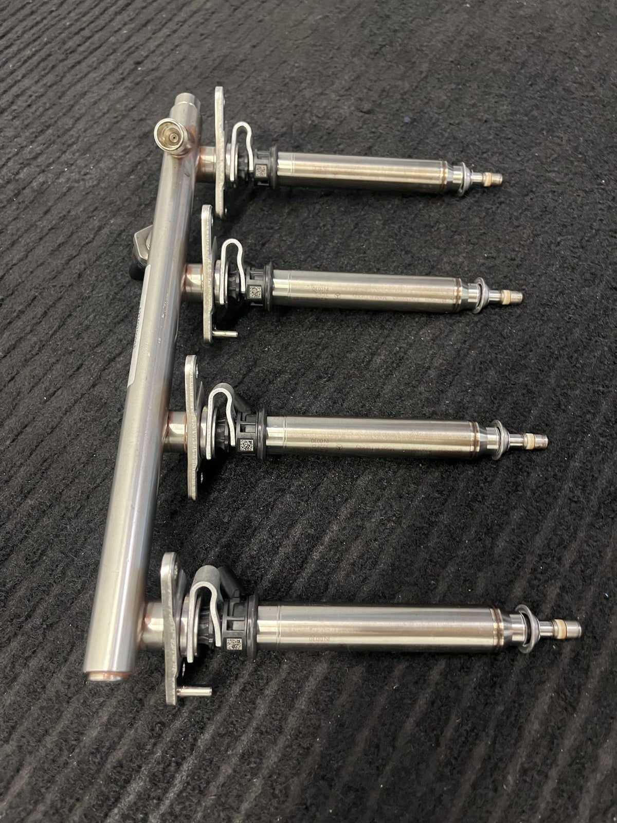 2015-2019 Mercedes-Benz C300 GLC300 E300 Fuel Rail 4 Injectors OEM A2740700995 - eBay image 3