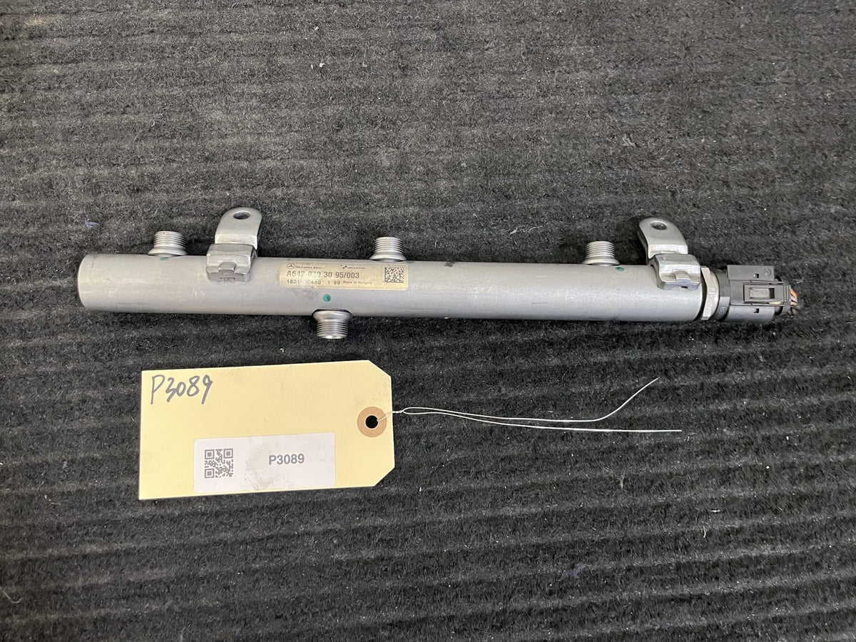 2010-2022 Mercedes-Benz Sprinter OM642 Right Fuel Rail OEM A6420703095 - eBay image 1