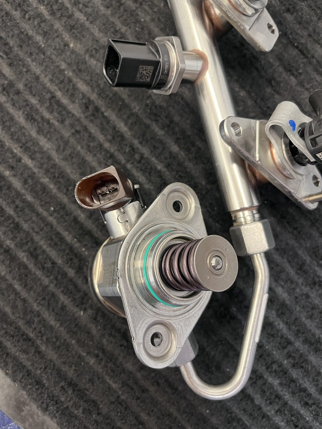 2019-2023 Mercedes-Benz M260 Fuel Rail Injectors High Pressure Pump OEM A2600701000 - eBay image 7