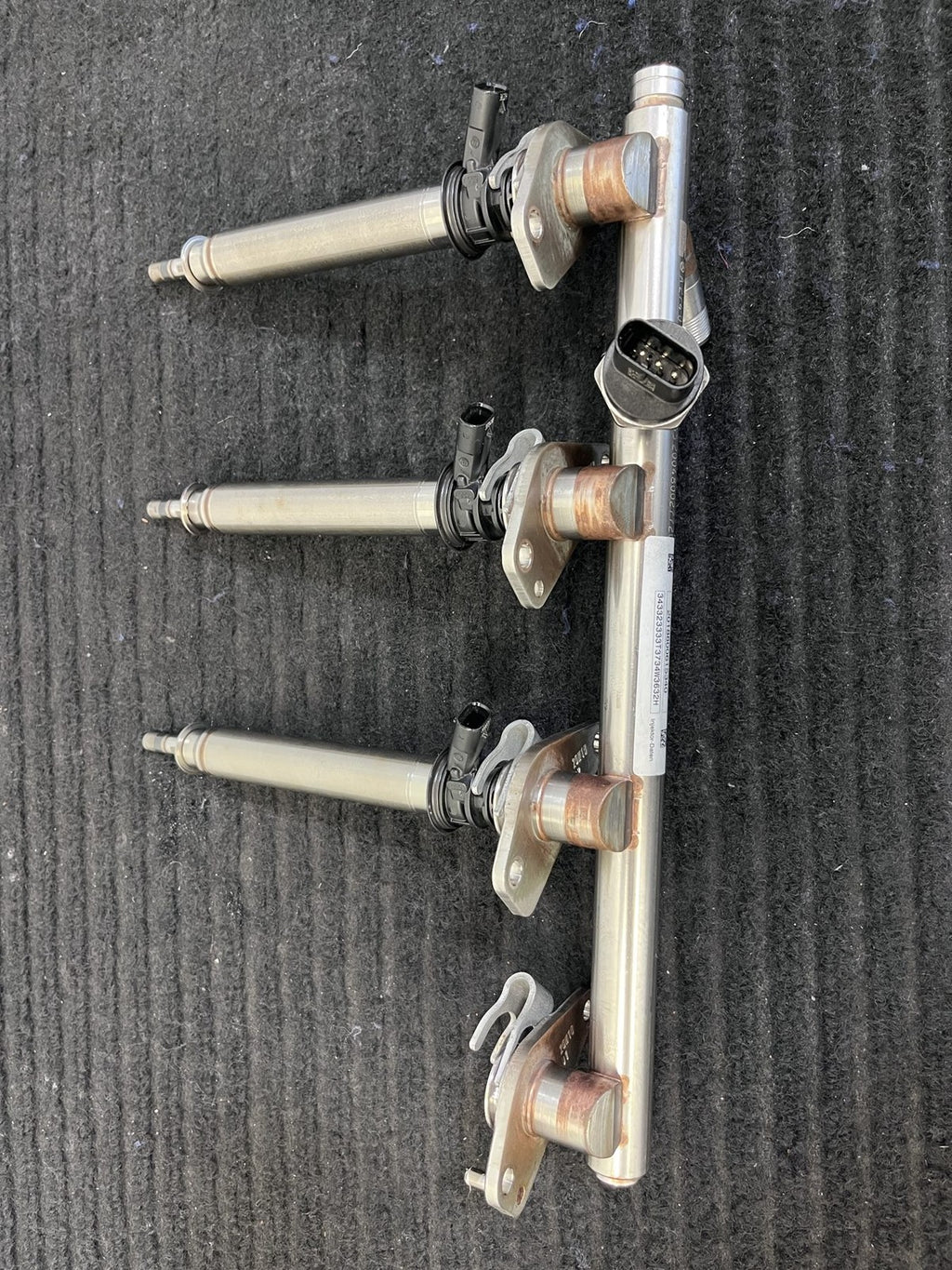 2016-2021 Mercedes-Benz C63 AMG Fuel Rail 3 Injectors OEM A2740704800 - eBay image 4