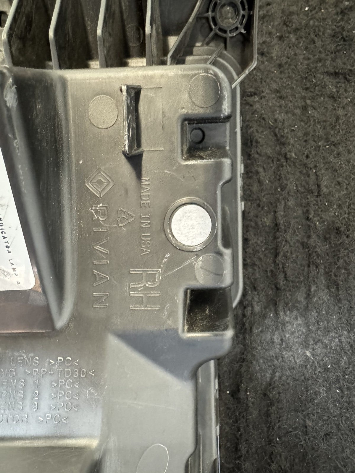 2025-2026 Rivian R1T R1S Front Right Turn Signal Lamp OEM PT00882633-D - eBay image 4