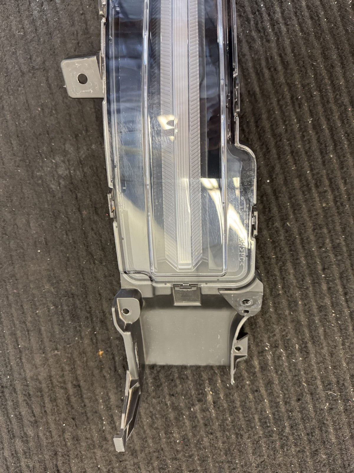 2025-2026 Rivian R1T R1S Front Right Turn Signal Lamp OEM PT00882633-D - eBay image 9