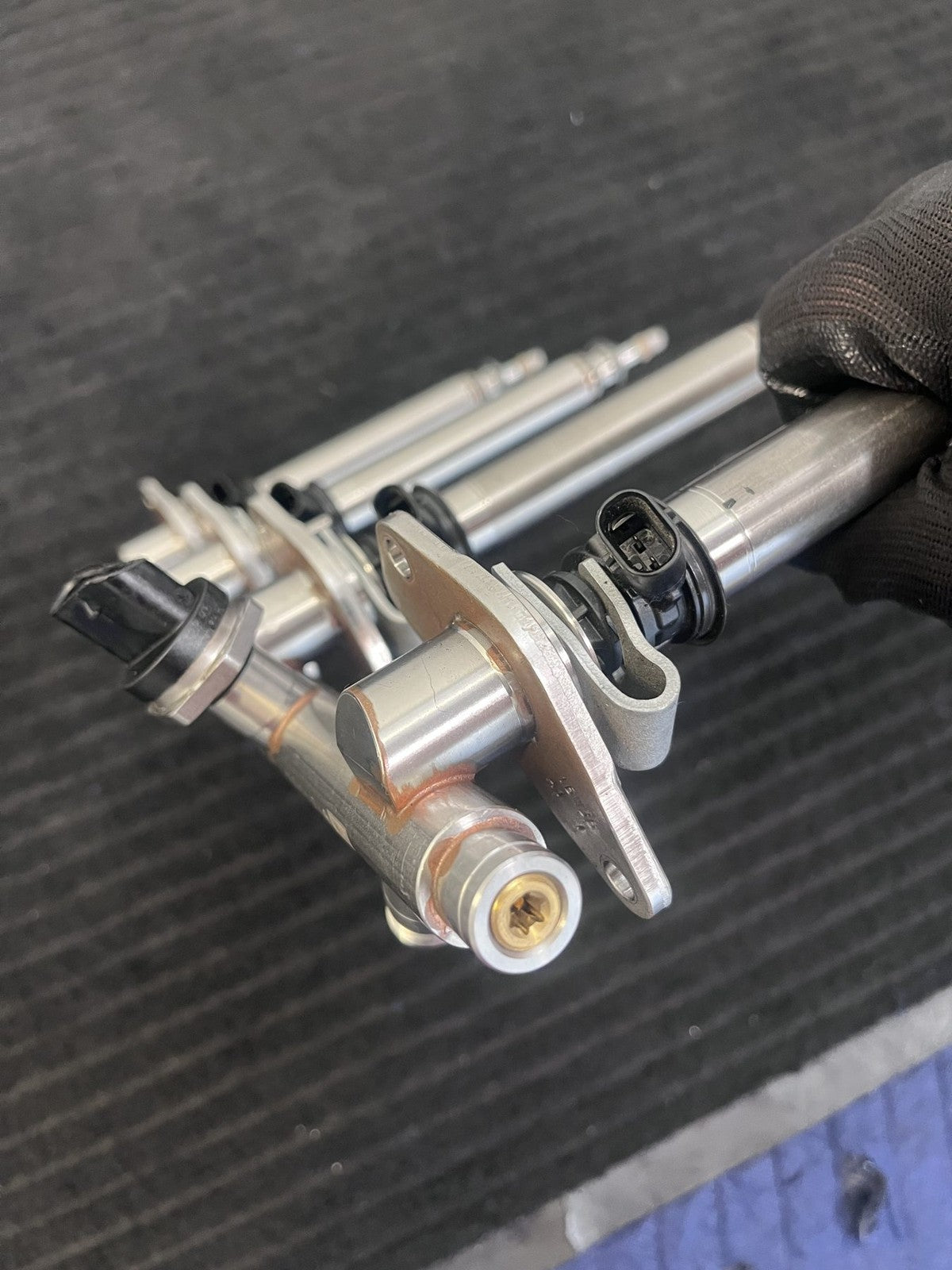 2015-2019 Mercedes-Benz C300 GLC300 E300 Fuel Rail 4 Injectors OEM A2740700995 - eBay image 4