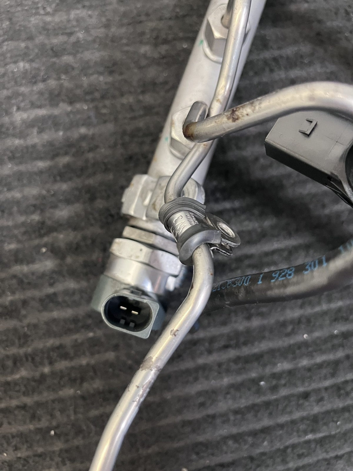 2010-2022 Mercedes-Benz Sprinter OM642 Left Fuel Rail 3 Injectors OEM A6420702795 - eBay image 9