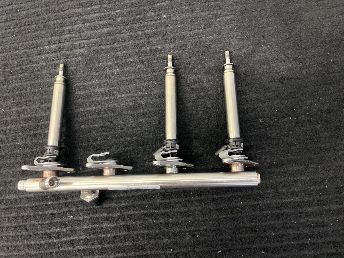 2016-2021 Mercedes-Benz C63 AMG Fuel Rail 3 Injectors OEM A2740704800 - eBay image 3