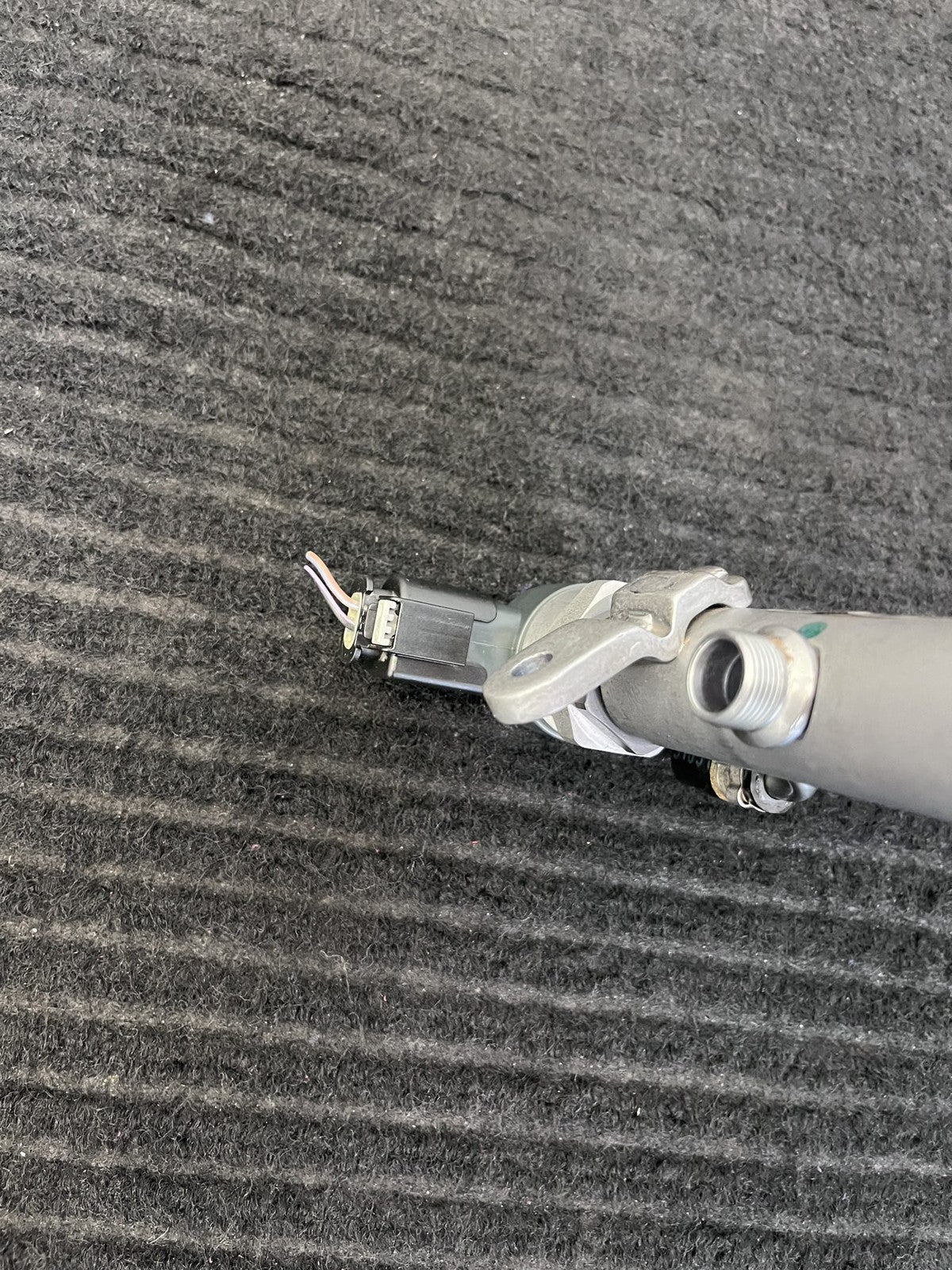 2010-2022 Mercedes-Benz Sprinter OM642 Left Fuel Rail OEM A6420702795 - eBay image 6