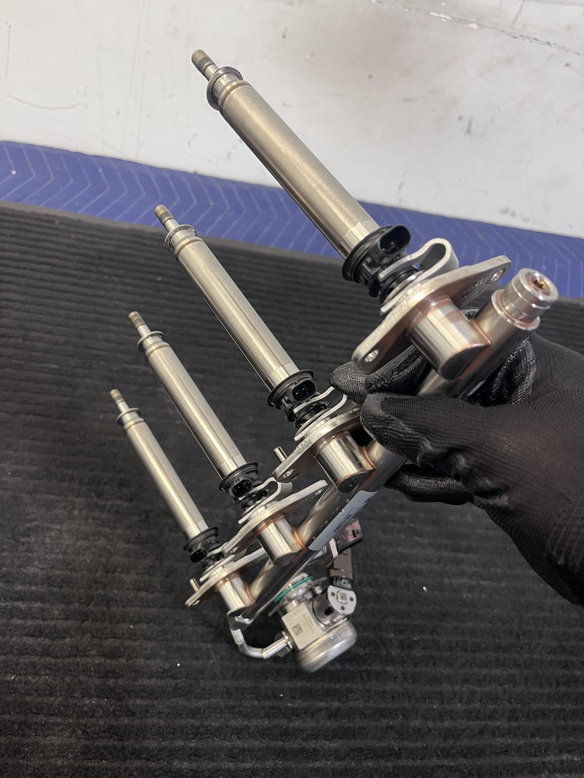 2019-2023 Mercedes-Benz M260 Fuel Rail Injectors High Pressure Pump OEM A2600701000 - eBay image 9