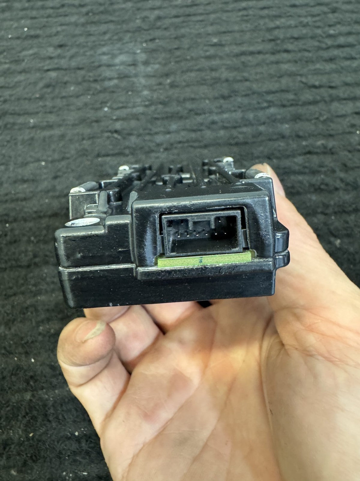 2022-2024 Rivian R1T R1S Dash Antenna Amplifier Module OEM PT00039309-B - eBay image 4