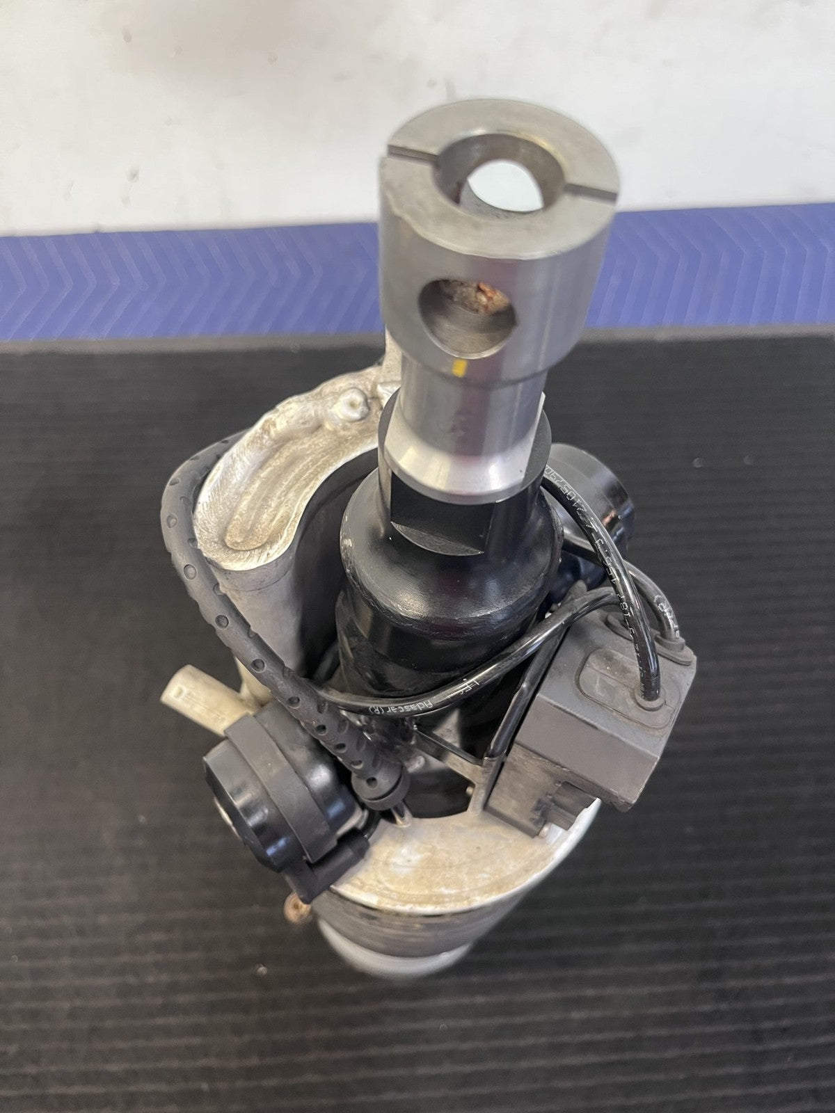 2010-2019 Rolls-Royce Ghost RR4 Front Left Air Suspension Strut OEM 37106892855 - eBay image 13