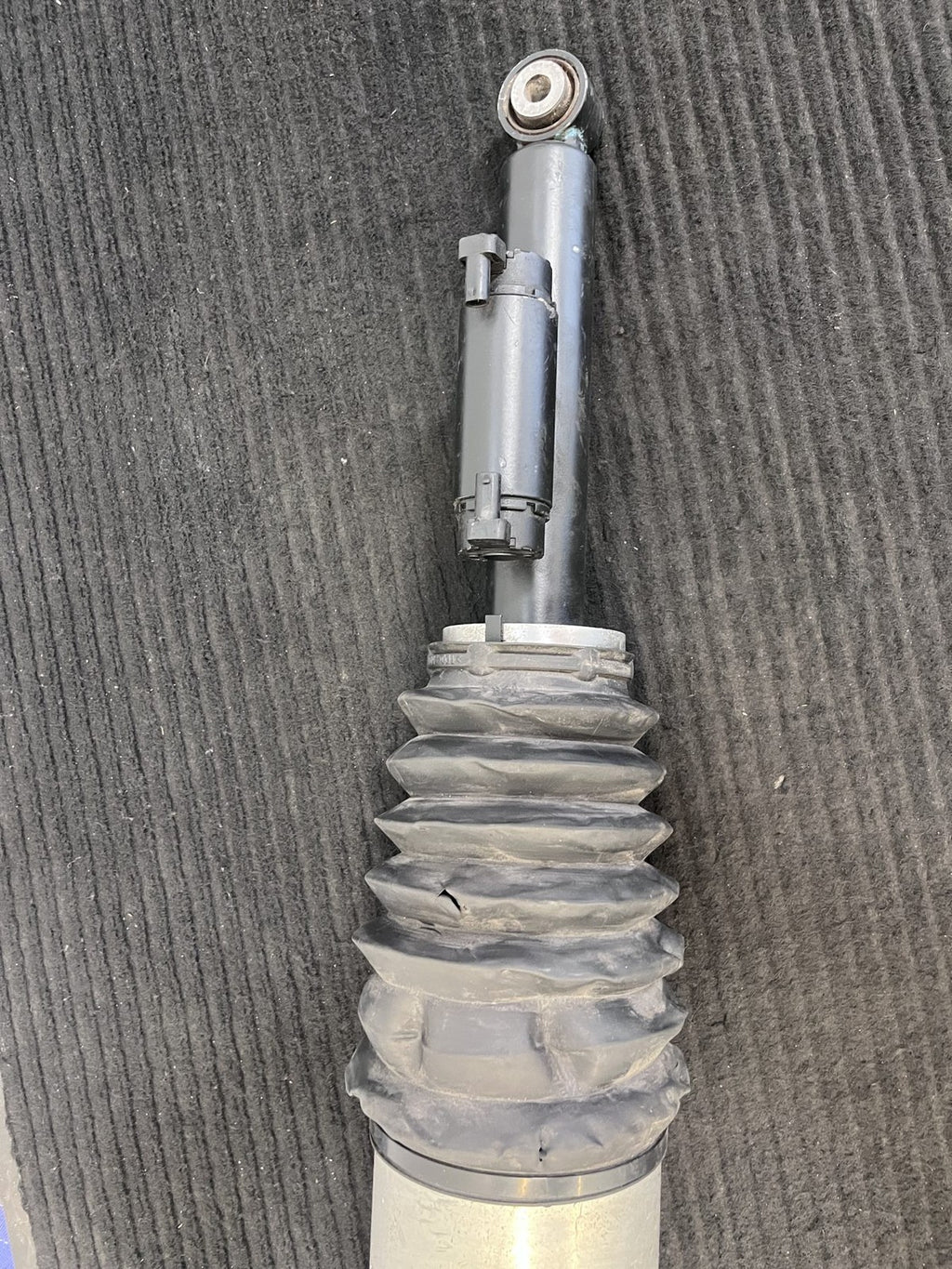 2016-2020 Tesla Model S Rear Right Air Suspension Shock Strut OEM 1066466-00-C - eBay image 11
