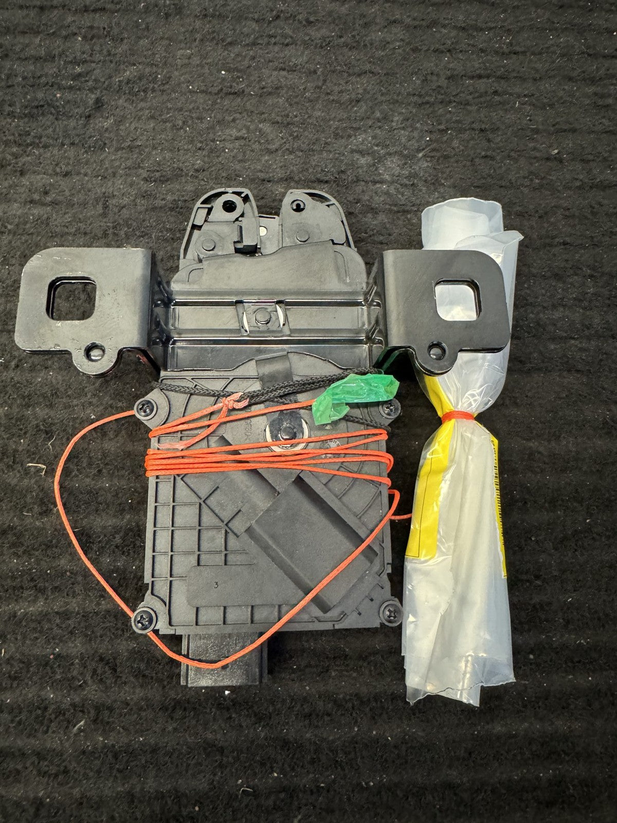 2022-2025 Rivian R1T Gear Tunnel Door Latch Actuator OEM PT00162183-C - eBay image 3