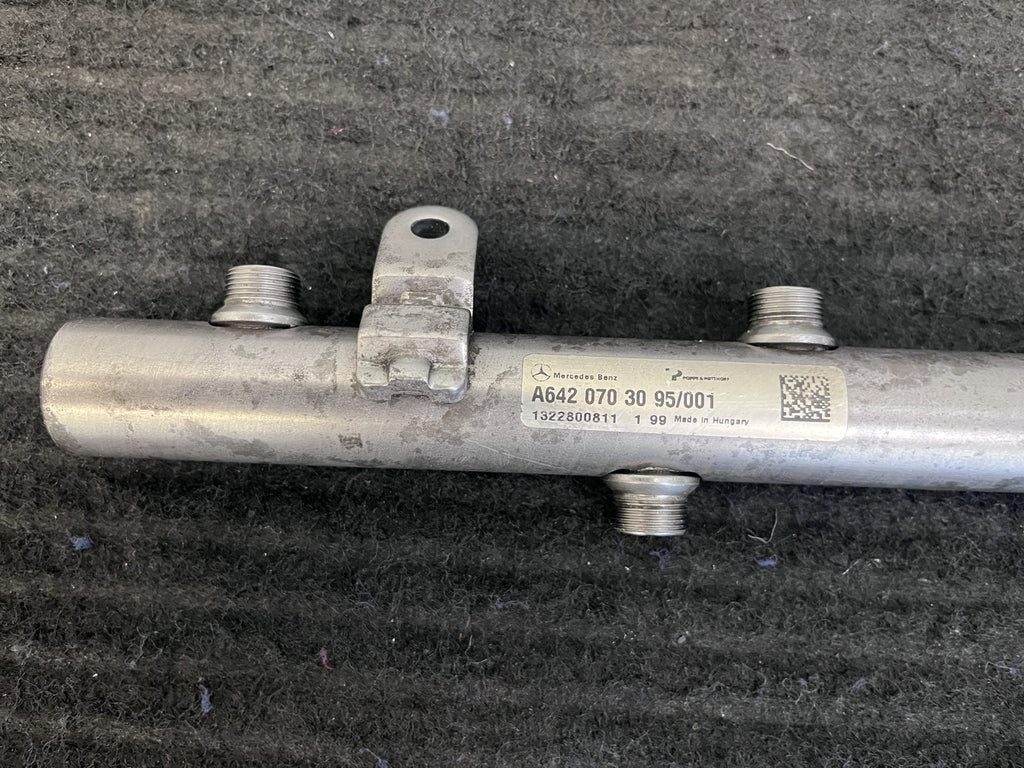 2010-2022 Mercedes-Benz Sprinter OM642 Right Fuel Rail OEM A6420703095 - eBay image 2