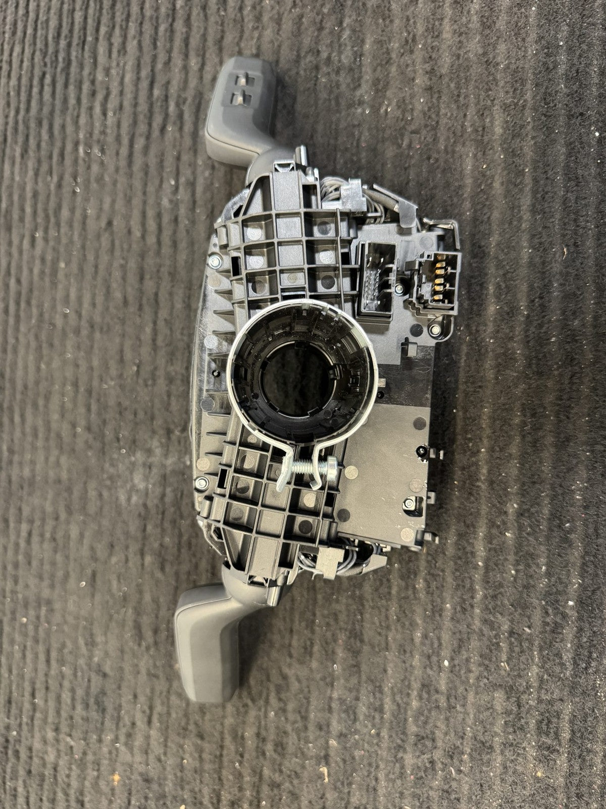 2022-2024 Rivian R1S R1T Steering Column Clockspring Switch OEM PT00000909-K - eBay image 4