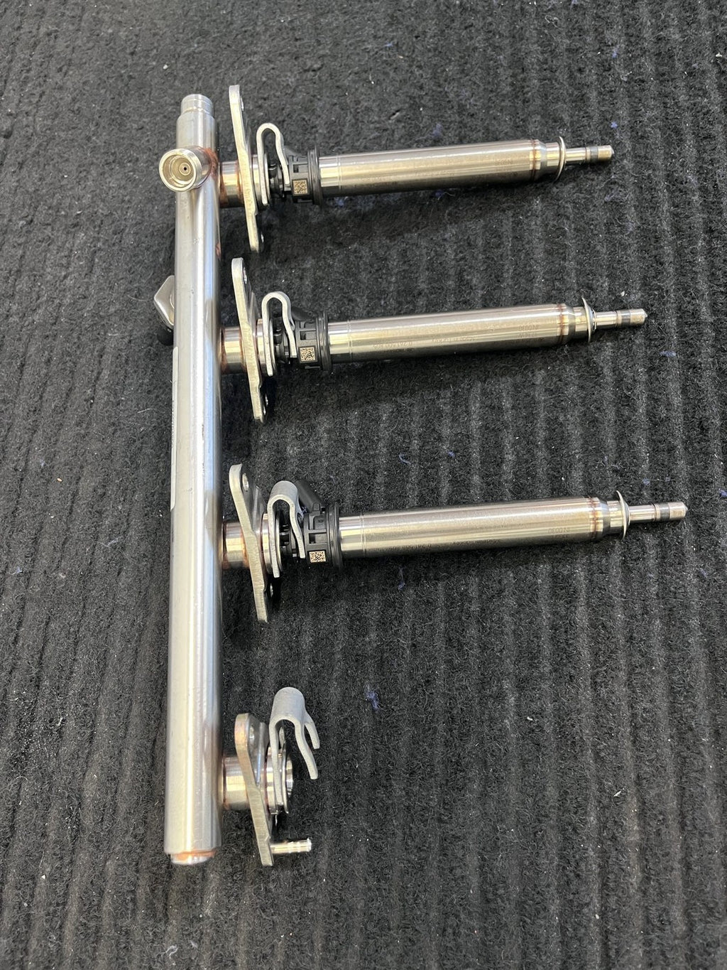 2016-2021 Mercedes-Benz C63 AMG Fuel Rail 3 Injectors OEM A2740704800 - eBay image 3