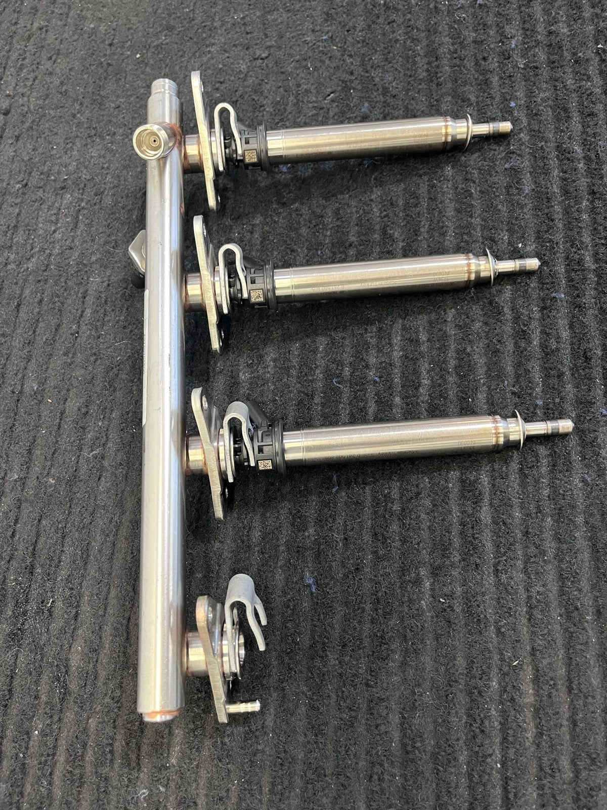 2016-2021 Mercedes-Benz C63 AMG Fuel Rail 3 Injectors OEM A2740704800 - eBay image 3