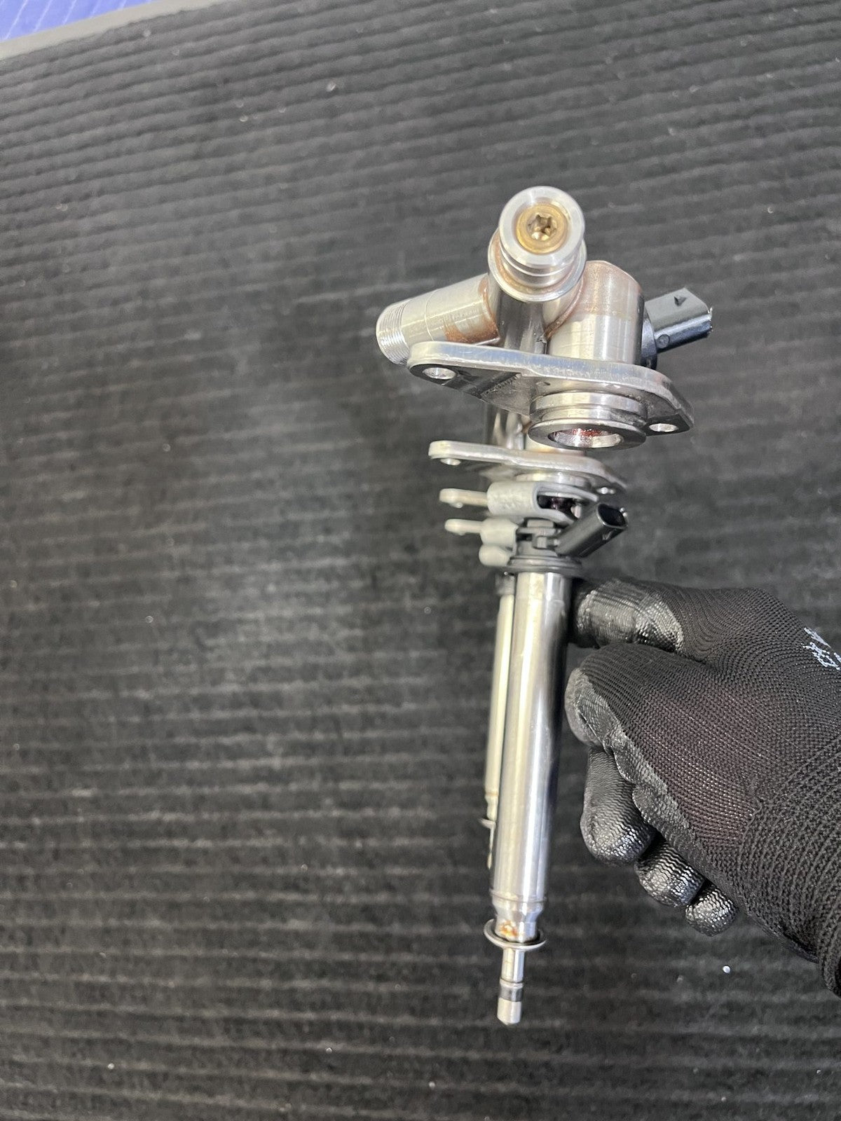 2015-2019 Mercedes-Benz C300 GLC300 E300 Fuel Rail 2 Injectors OEM A2740703800 - eBay image 10