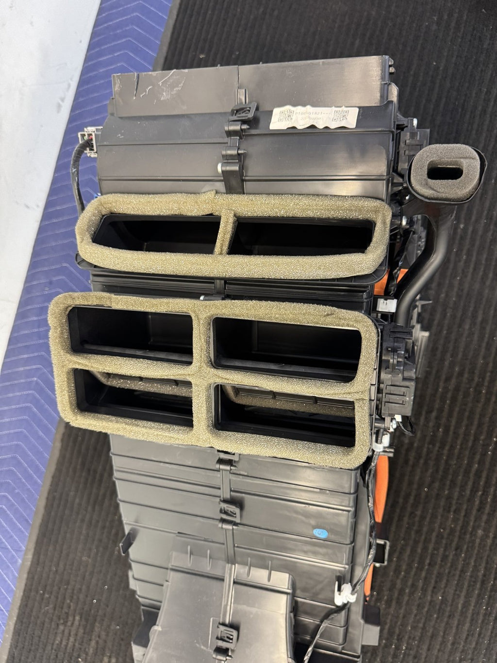 2022-2024 Rivian R1T R1S Front HVAC Heater Blower Assembly OEM PT00001821-P - eBay image 12