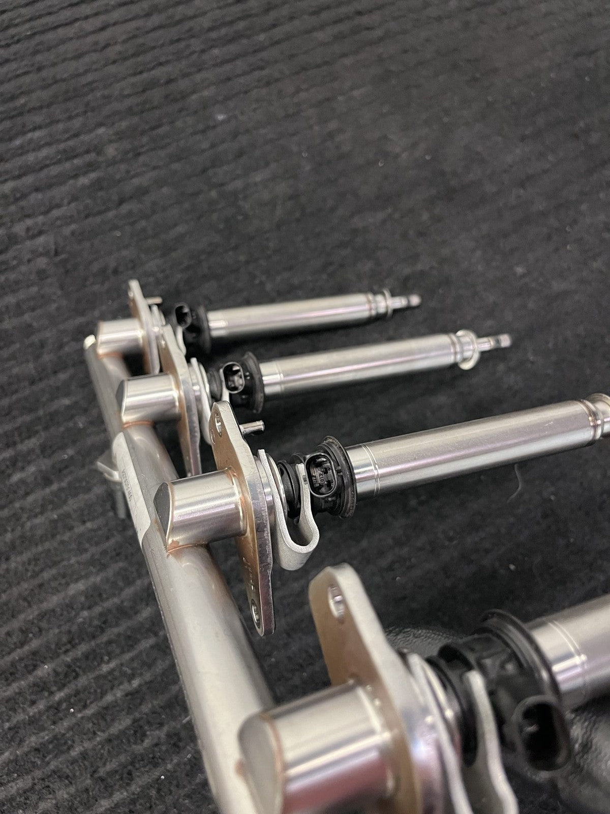 2014-2020 Mercedes-Benz CLA250 GLA250 Fuel Rail 4 Injectors OEM A2700701400 - eBay image 7