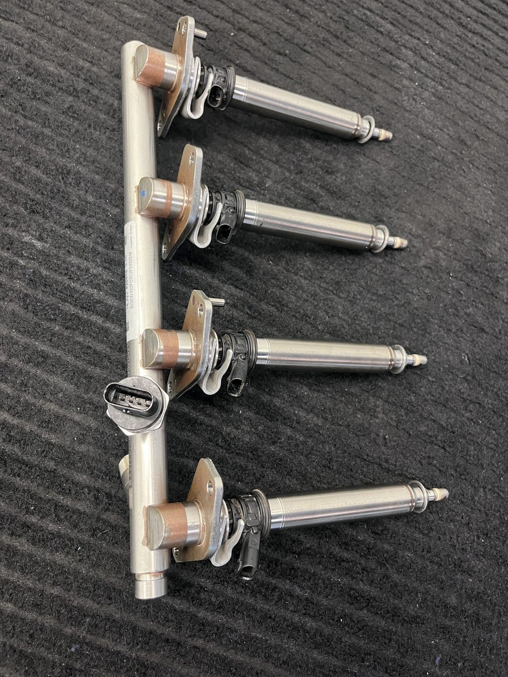 2015-2019 Mercedes-Benz C300 GLC300 E300 Fuel Rail 4 Injectors OEM A2740700995 - eBay image 5